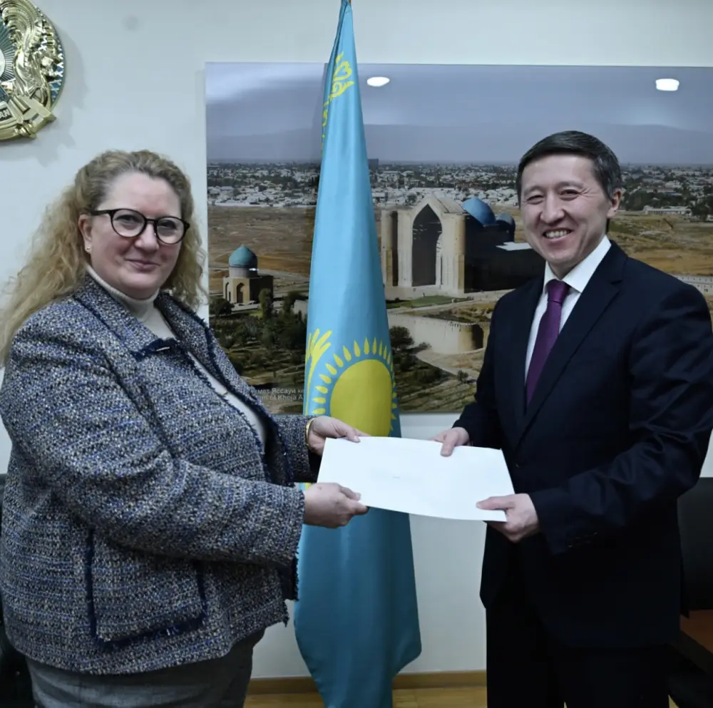 Посол Норвегии вручила копии верительных грамот (4)