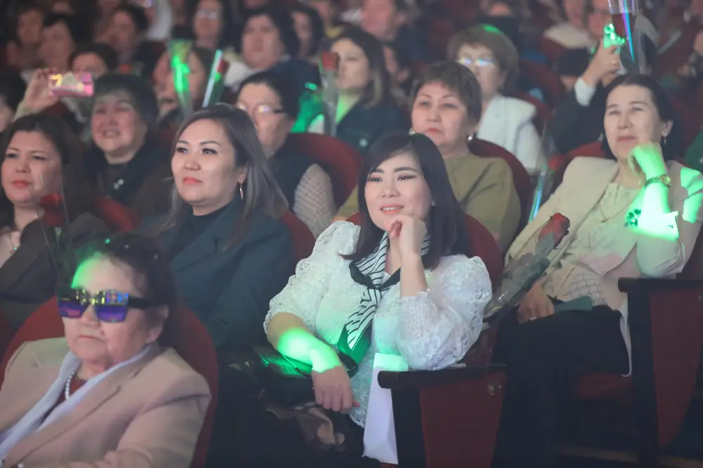 В честь Международного женского дня – 8 Марта в Өнер орталығы прошел праздничный концерт (10)