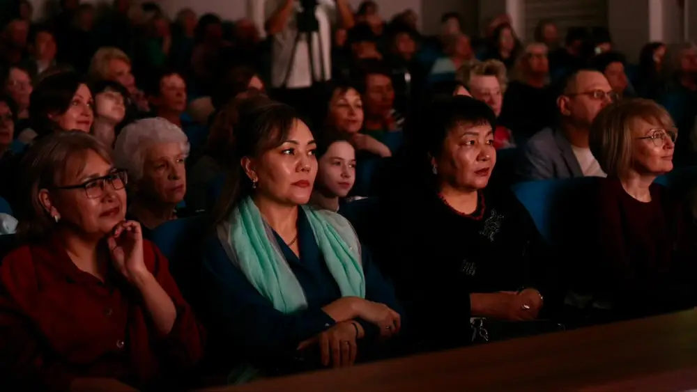 В ВКО состоялась премьера спектакля «Ангел в тюбетейке» (10)