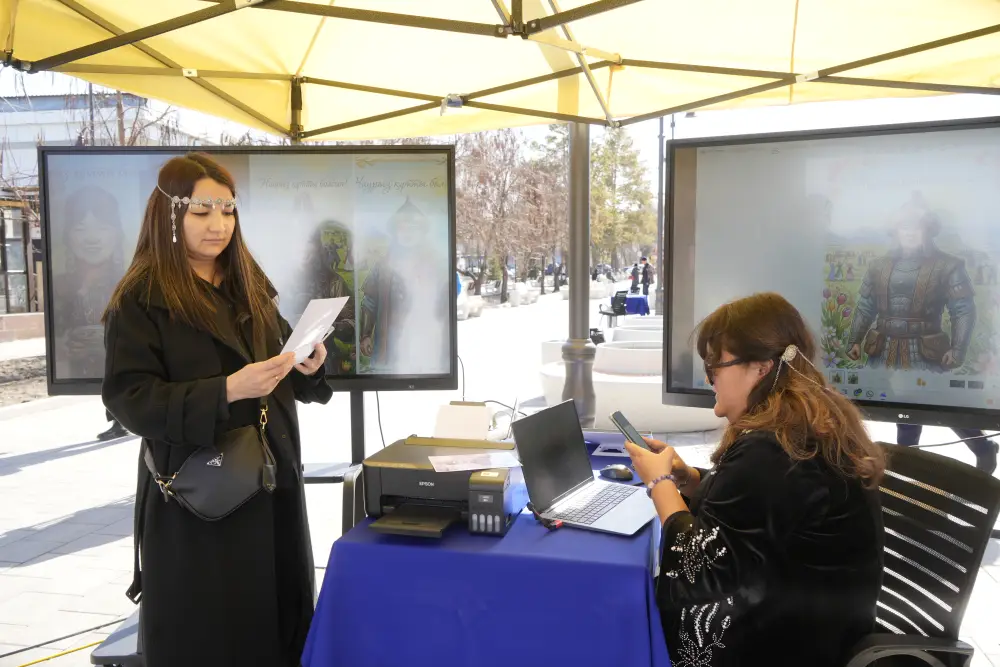 «Digital Nauryz» в Жетісу: с помощью ИИ жители смогли создать свои портреты в образе казахских батыров (3)