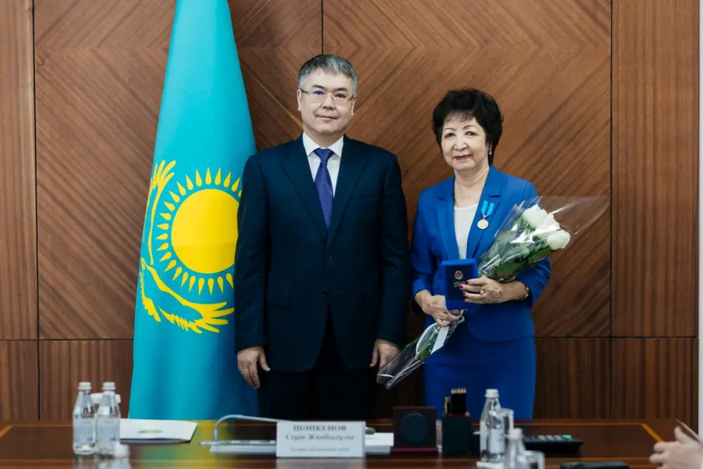 В Атырау вручили государственные награды (8)