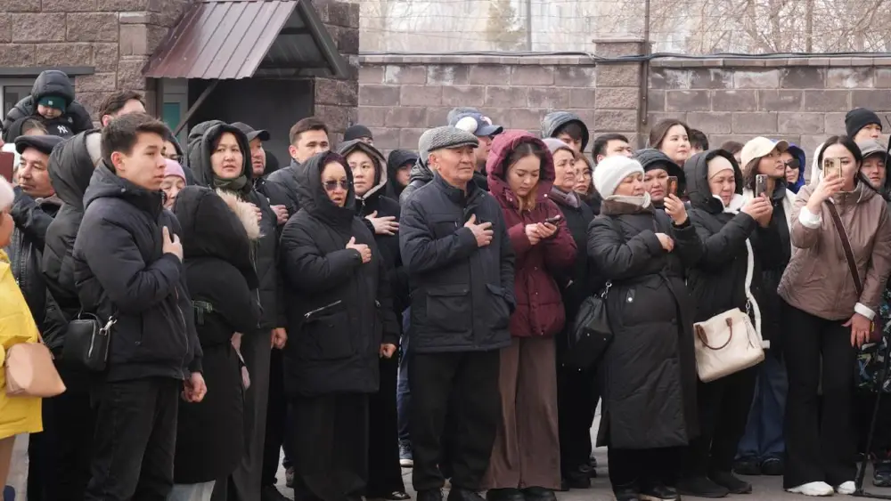 В Астане торжественно проводили первых новобранцев весеннего призыва на службу в армию (5)