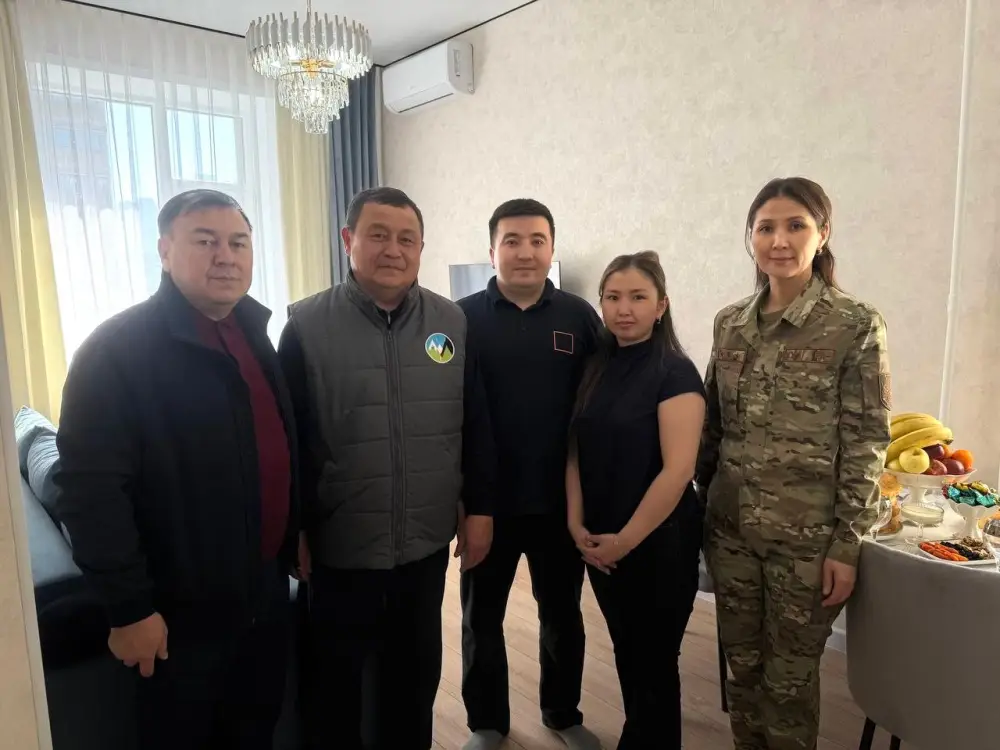 Тепло и забота: семье сотрудника МЧС вручили ключи от квартиры (8)