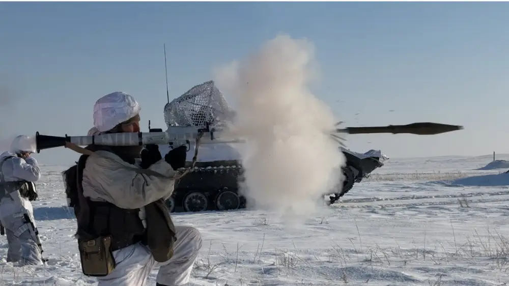 В Усть-Каменогорском гарнизоне подразделения механизированной бригады отработали огневое поражение целей (6)