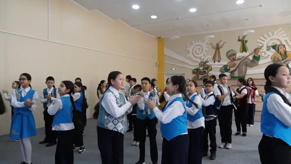 20 тысяч школьников Павлодарской области исполнили танец «Қара жорға» (4)