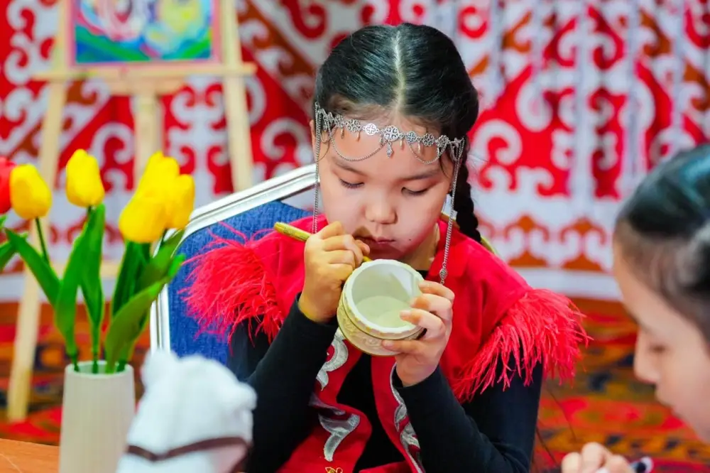 В Астане для детей развернули творческую зону на Наурыз (8)