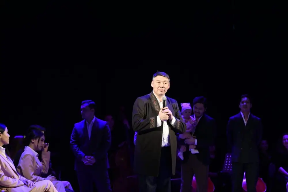 «Бақытты шаңырақ жыры»: в Астане состоялся необычный спектакль с участием 19 пар (5)