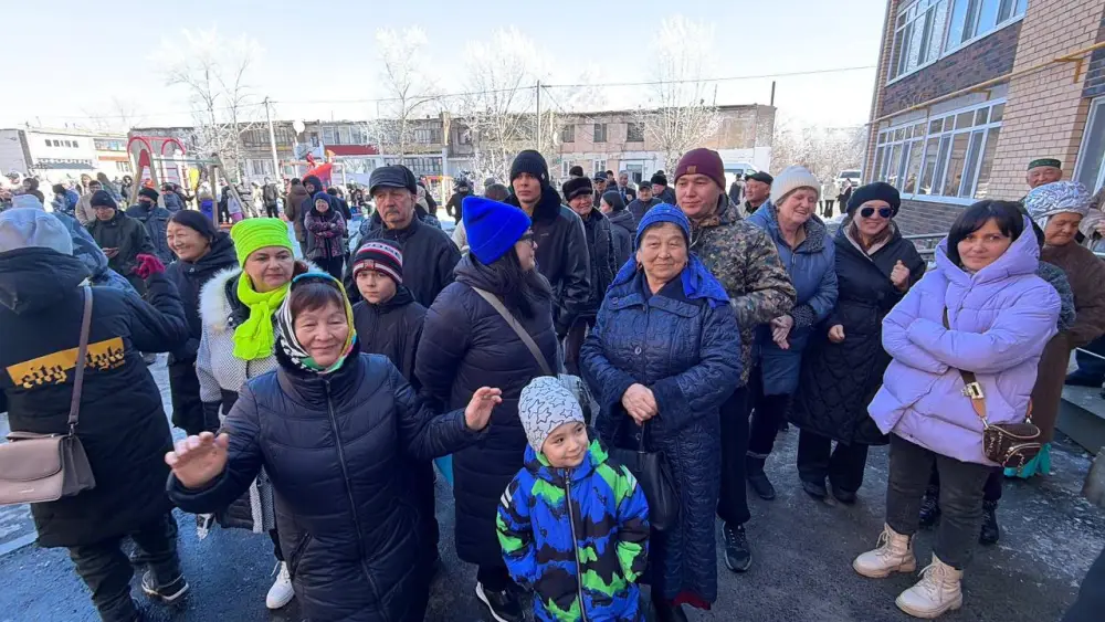 35 жителей пос. Аршалы получили ключи от квартир (9)