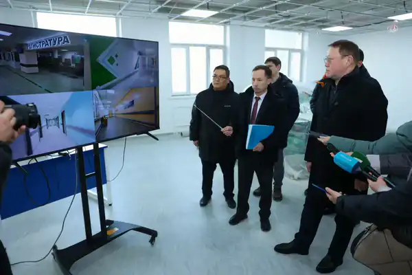 Аким области ознакомился с ходом строительства поликлиники (3)