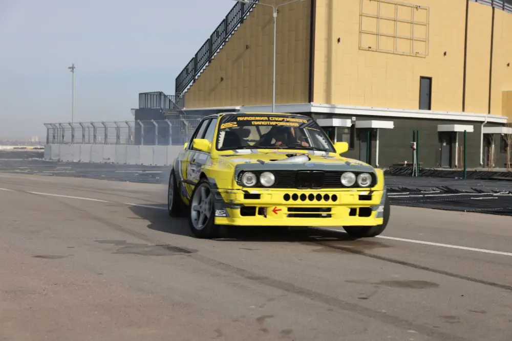 Весна, драйв и дрифт-шоу: В Конаеве победители соревнований приняли участие в голосовании (2)