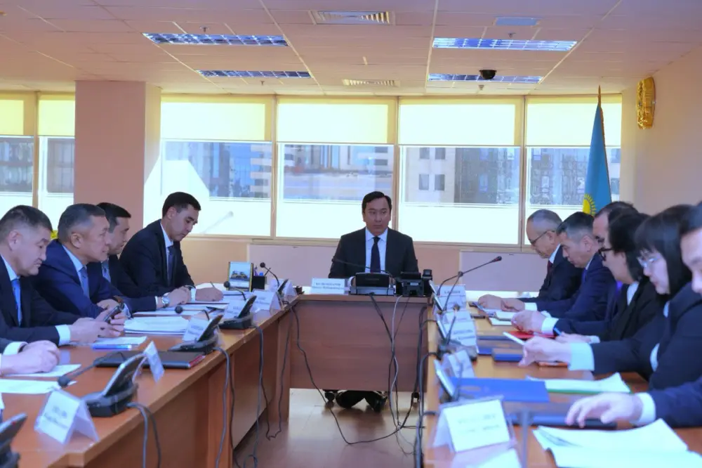 В Астане на заседании коллегии Комитета автомобильного транспорта и транспортного контроля подведены итоги деятельности отрасли за 2025 год (8)