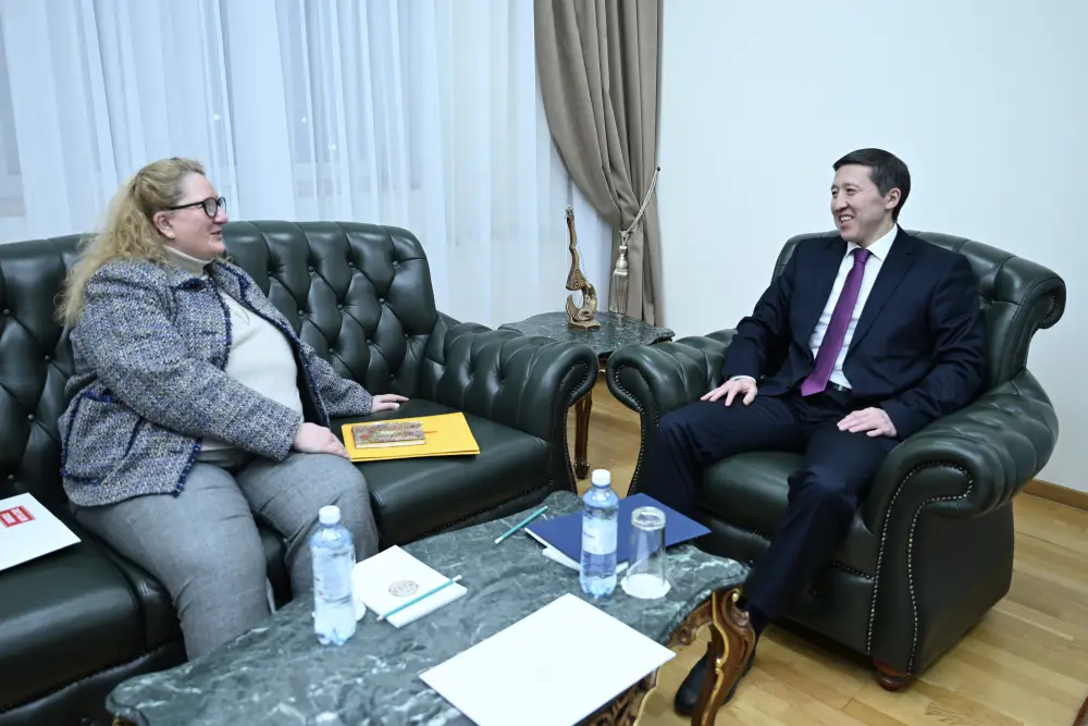 Посол Норвегии вручила копии верительных грамот (3)