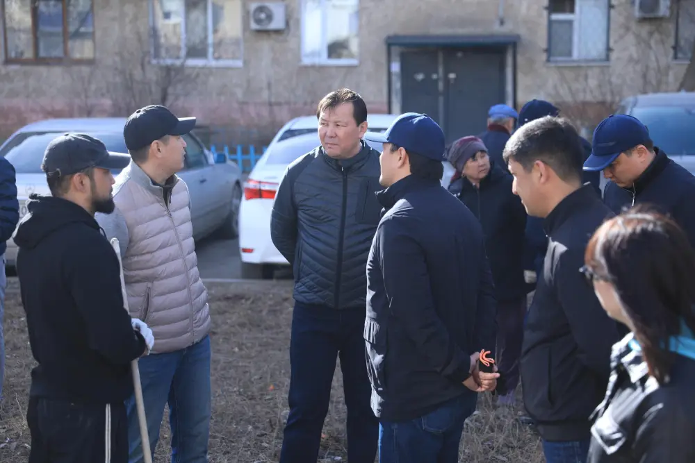 Субботник в Актобе: аким области ознакомился с ходом работ по благоустройству (3)