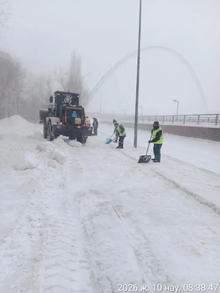 Снегопад в Астане: более 1700 единиц спецтехники задействованы в уборке снега в Астане (6)