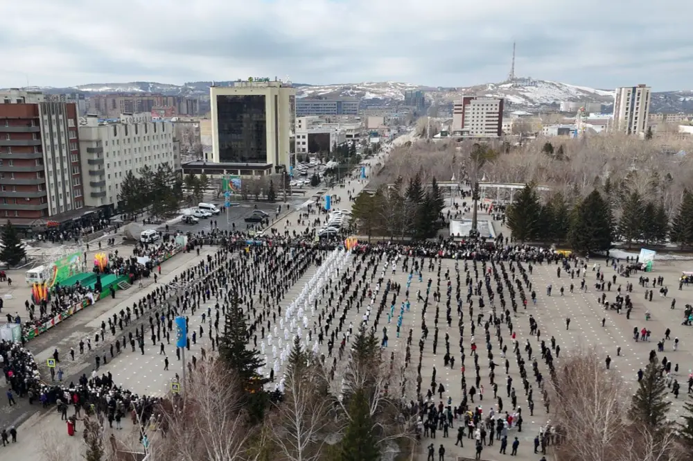 Рекордное число танцоров исполнили қара жорға в г. Кокшетау (3)
