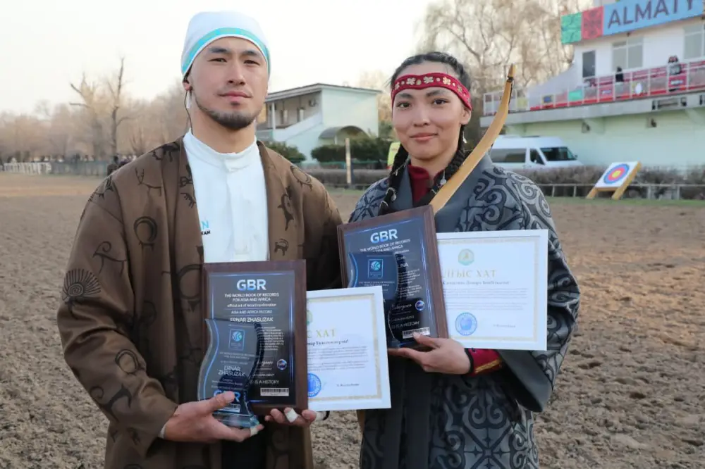 4 мишени за 10 секунд с верблюда: на ипподроме Алматы установлен мировой рекорд (3)