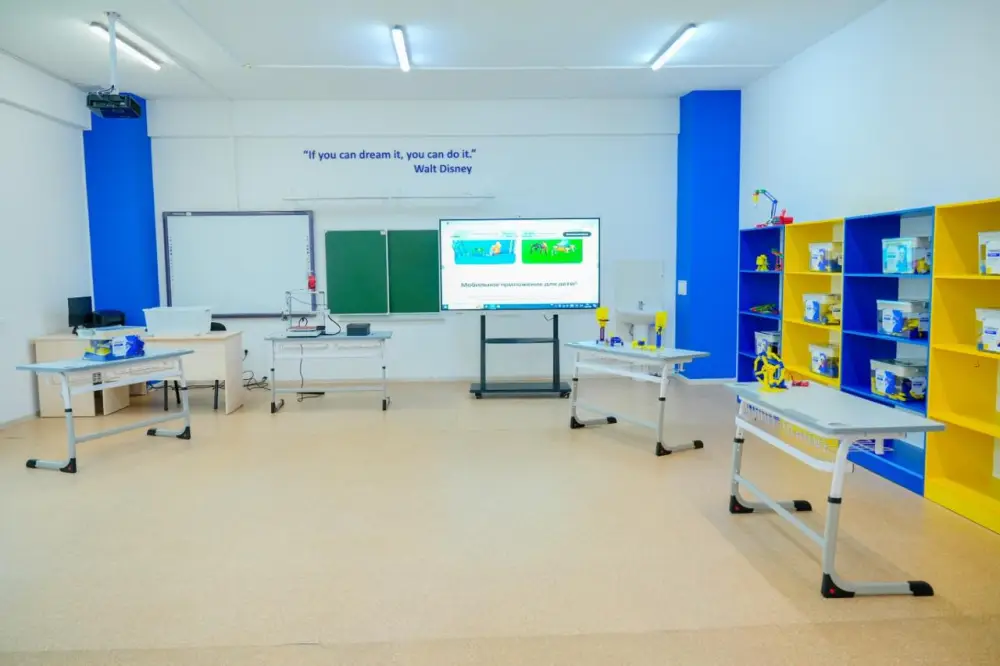 В столичной школе презентовали новую модель образования, основанную на STEAM и ИИ (6)