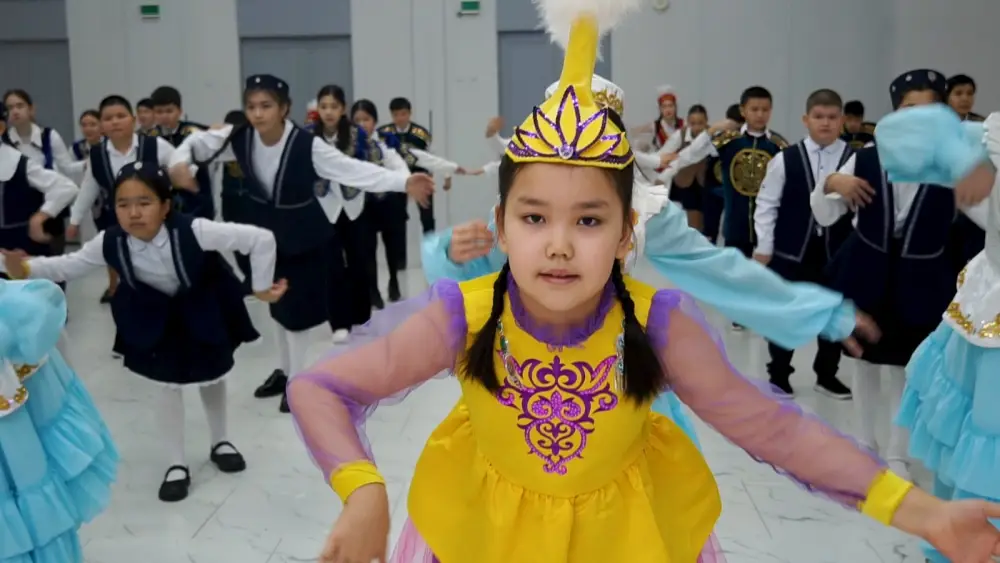 20 тысяч школьников Павлодарской области исполнили танец «Қара жорға» (7)