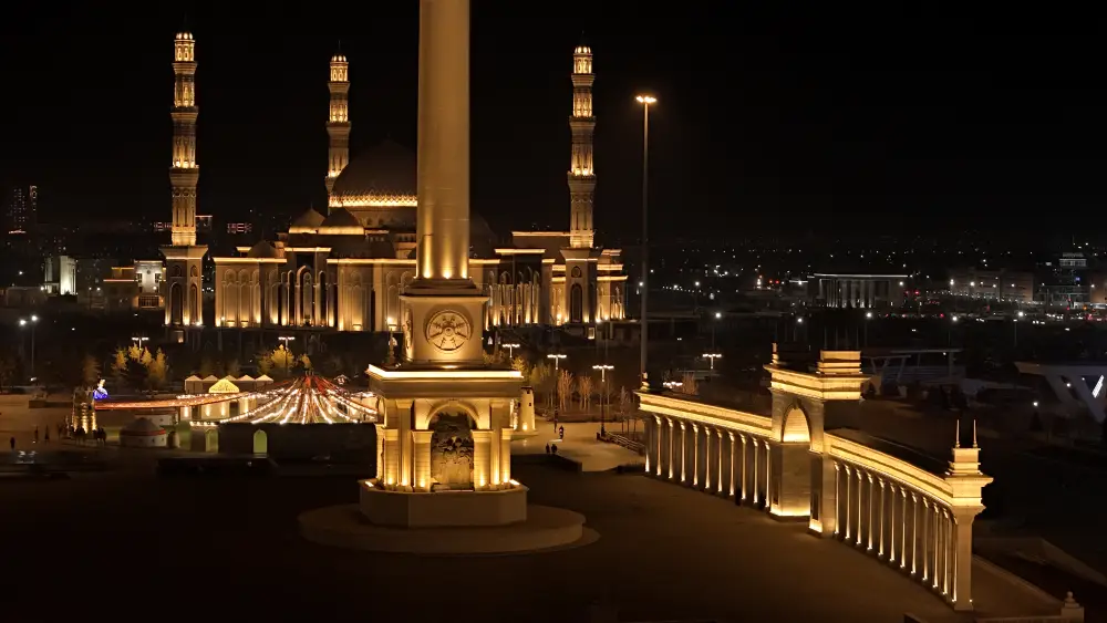 Более 50 объектов столицы поддержали акцию «Час Земли» и отключили подсветку (5)