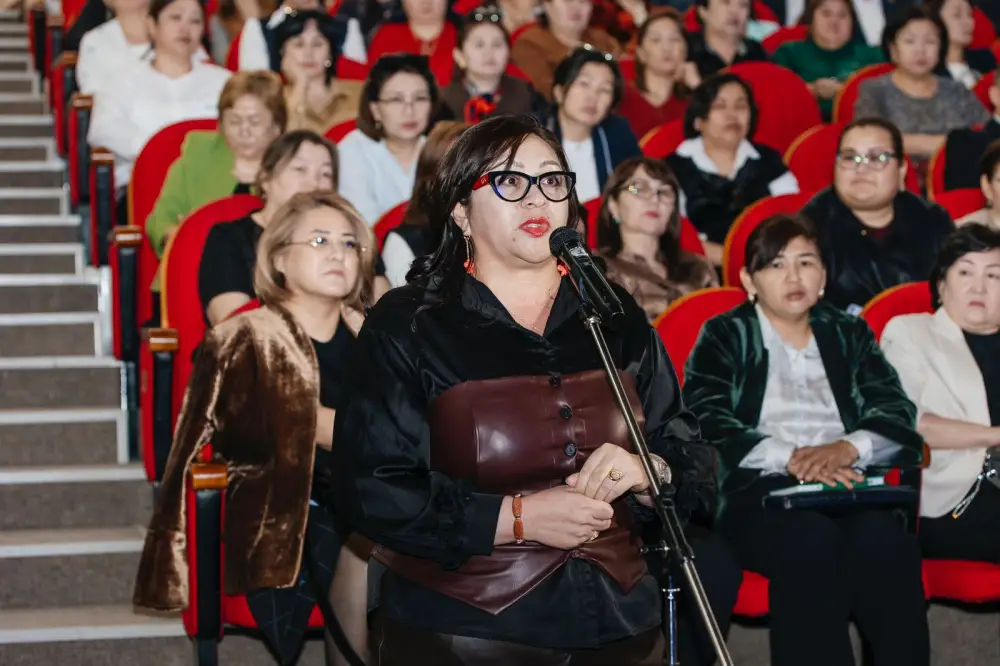 Вопросы безопасности в школах Атырау обсудили на встрече с участием акима области (2)