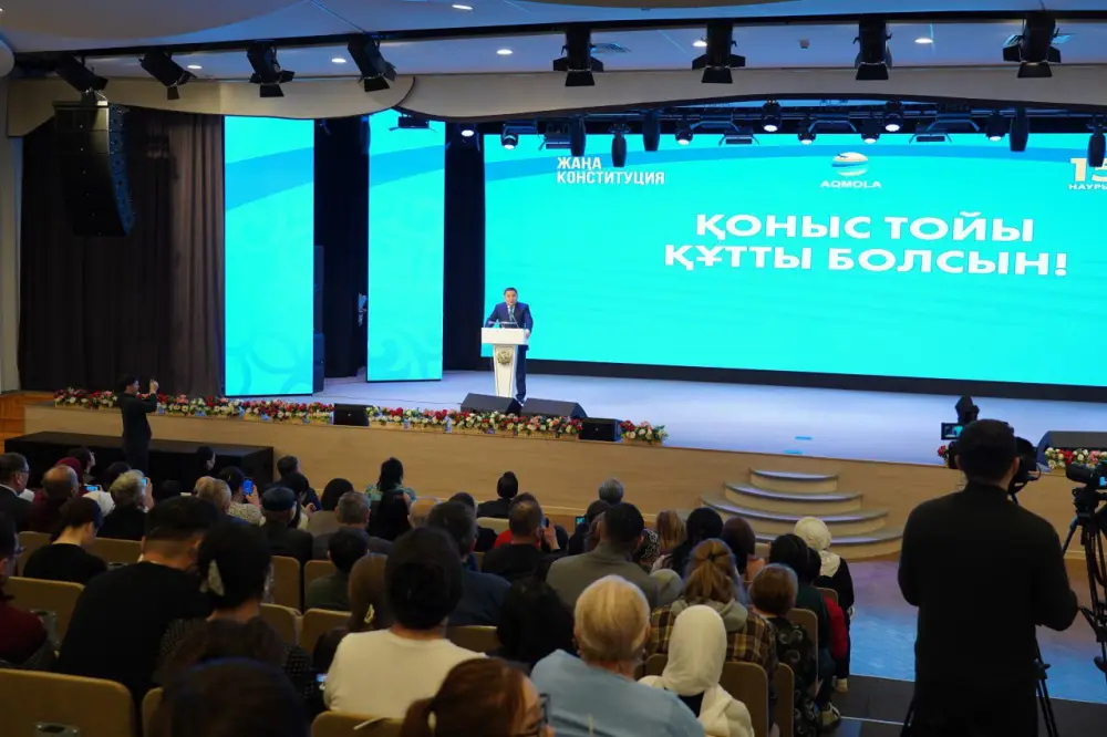 В Кокшетау вручили ключи от 125 квартир очередникам категории СУСН (9)