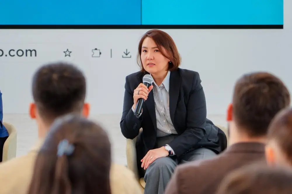 В Астане обсудили проект новой Конституции с участием молодежи и экспертного сообщества (7)