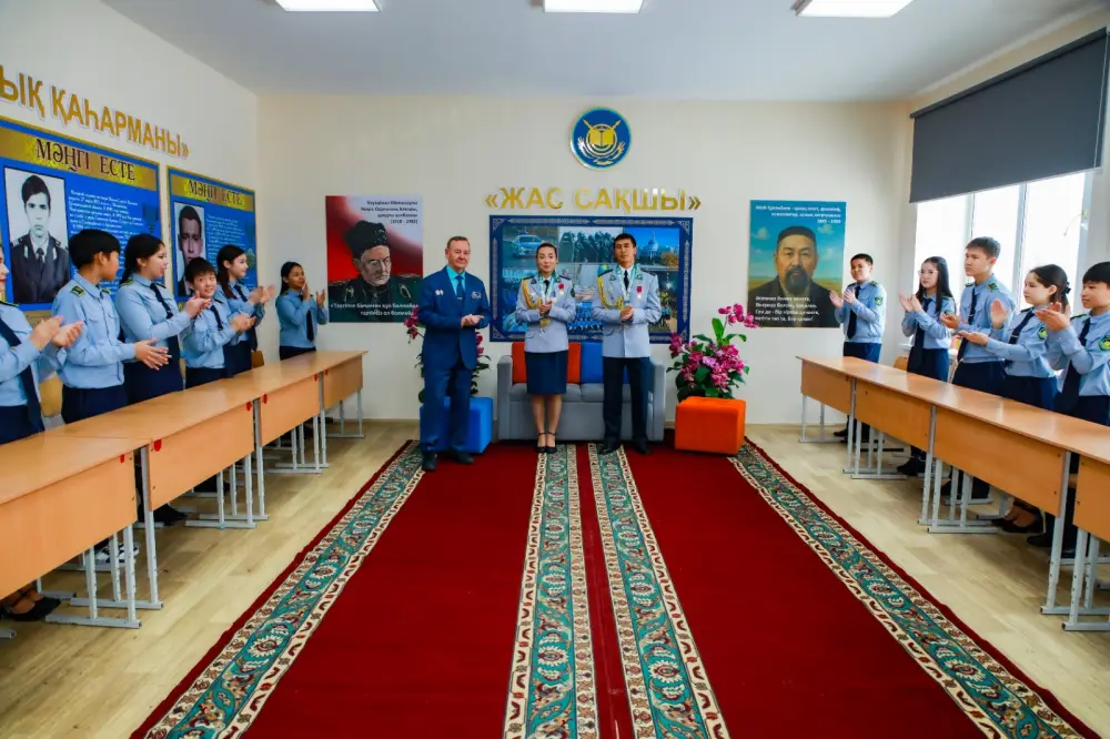 «Закон и порядок»: урок мужества для столичных школьников провели победители UAE SWAT Challenge (3)