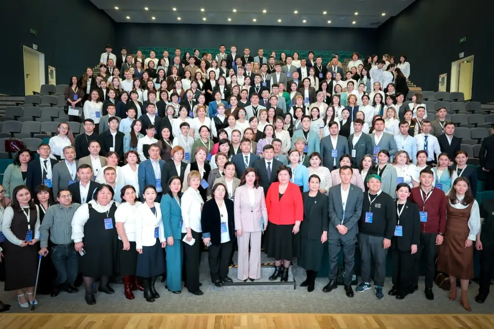 В Астане проходит республиканский методический интенсив для сельских учителей (8)