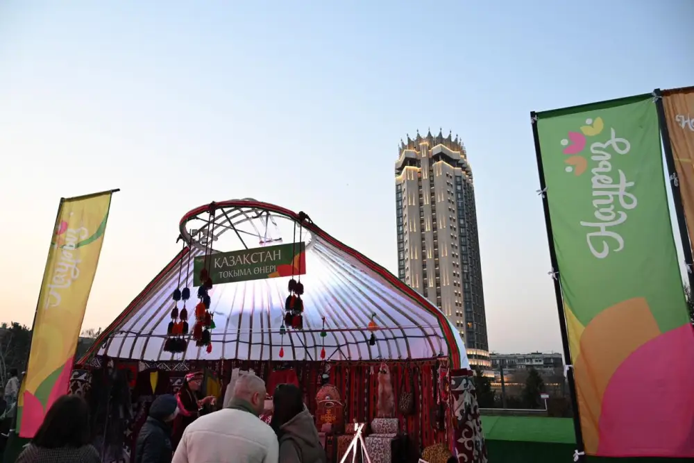 Праздник весны в сердце Алматы: концерт и ремесленная ярмарка на площади Абая (4)