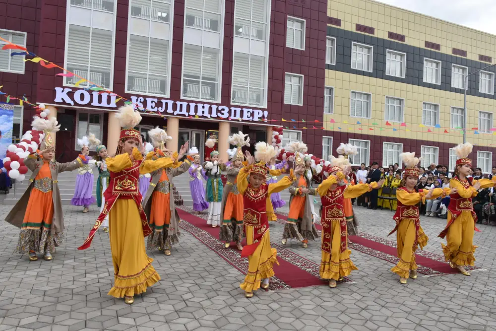 В Уиле открыли современный школьно-дошкольный комплекс (2)