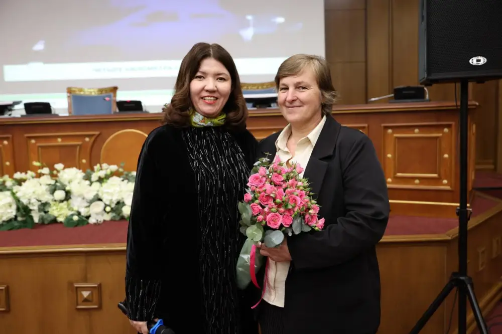 Сегодня в Министерстве просвещения стоя чествовали подвиг учителя Марии Бедриной (4)