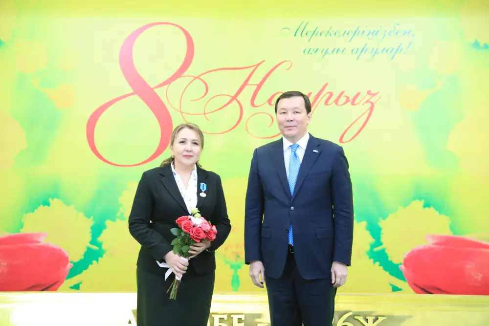 Накануне весеннего праздника актюбинские женщины были удостоены государственных наград (5)