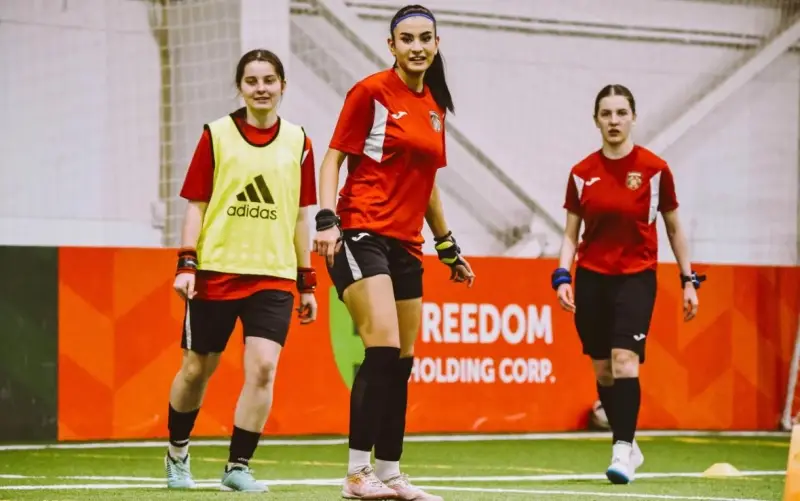 Футбольный клуб «Шахтёр» сформировал женскую команду (4)