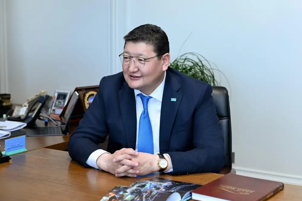 Аким области встретился с travel-блогером Дастаном Мухамедрахымом (2)