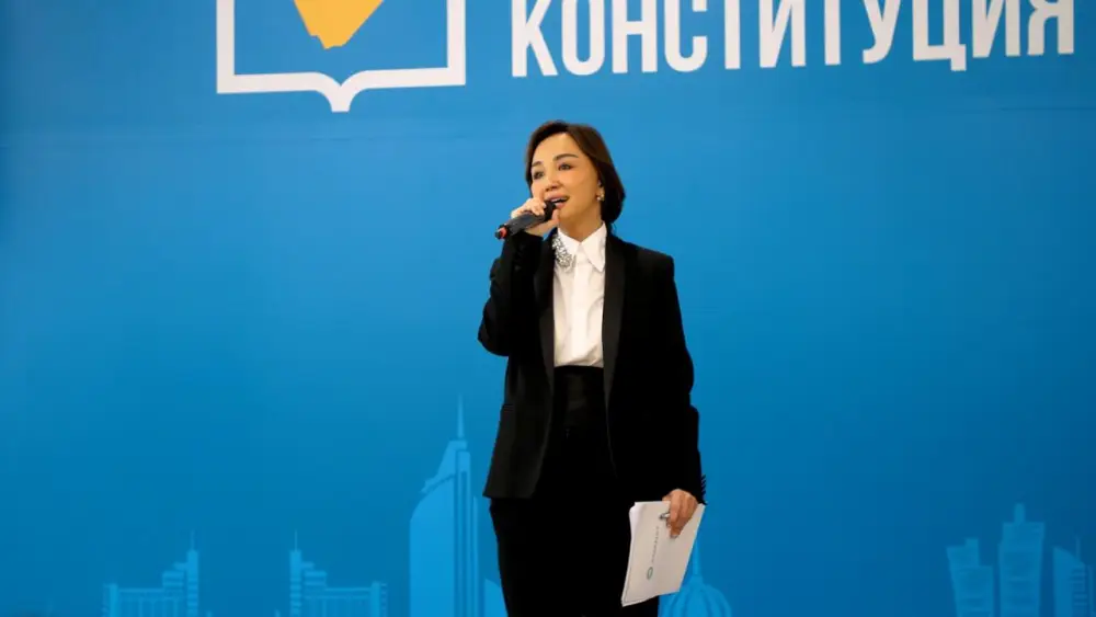 Масштабную акцию в поддержку новой Конституции накануне 8 марта провели в Астане (9)