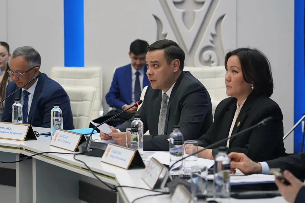Омбудсмен принял участие в заседании Комиссии по правам человека при Президенте РК (4)