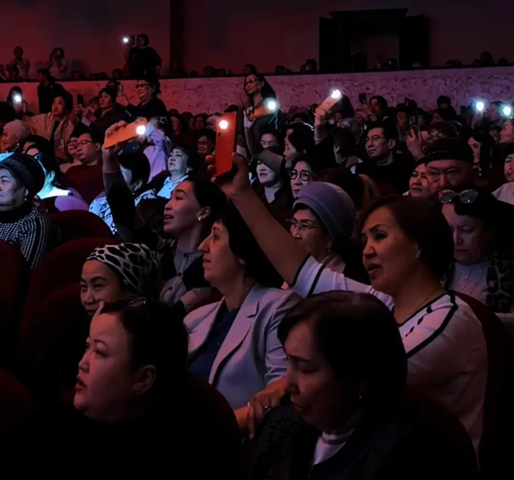 Актюбинцы выразили уважение, встав во время исполнения песни «Әлия» (5)