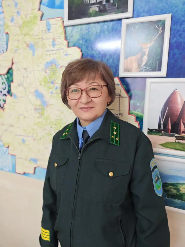 Прекрасная женщина, находящая язык с природой (2)