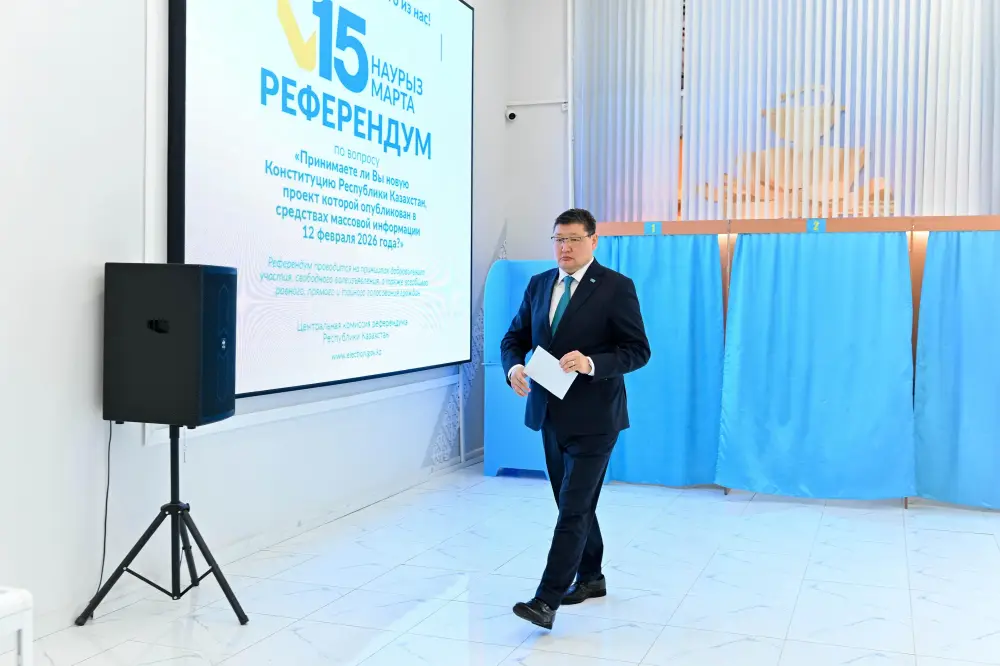 Аким области Абай проголосовал на референдуме (9)