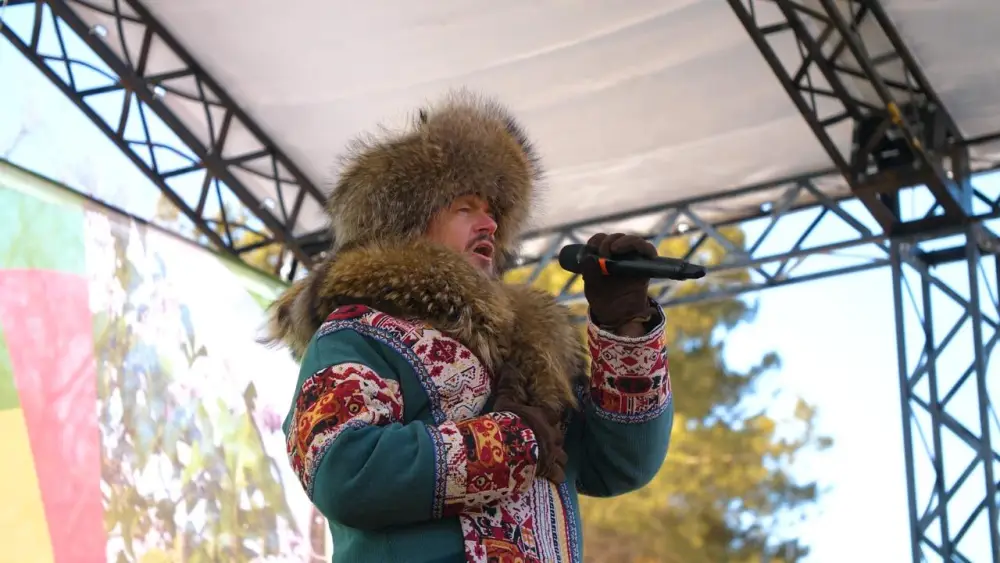 Более тысячи человек одновременно провели обряд Көрісу в столичном парке (6)