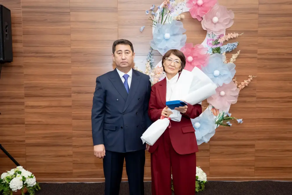 Айдарбек Сапаров отметил вклад женщин в развитие сельского хозяйства (2)