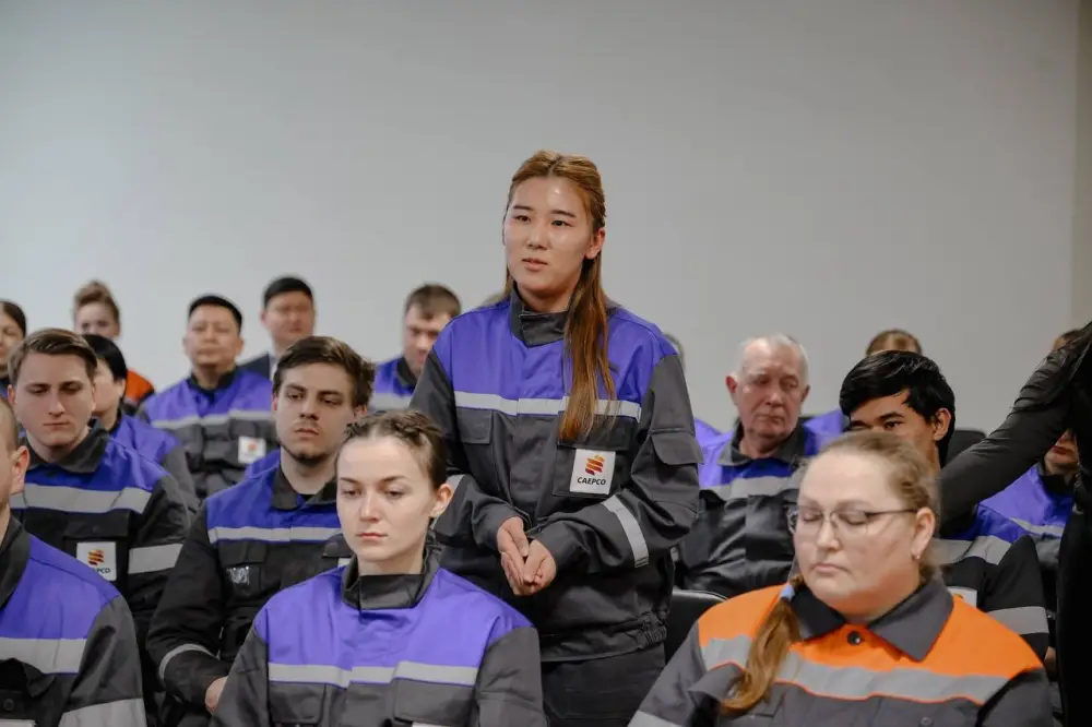 Аким области встретился с коллективом АО «Севказэнерго» (2)