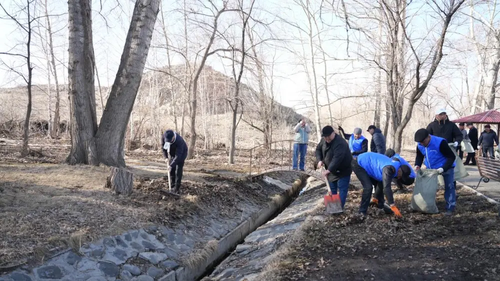 В ВКО в ходе новой экоакции очищены родники и берега водоёмов (8)