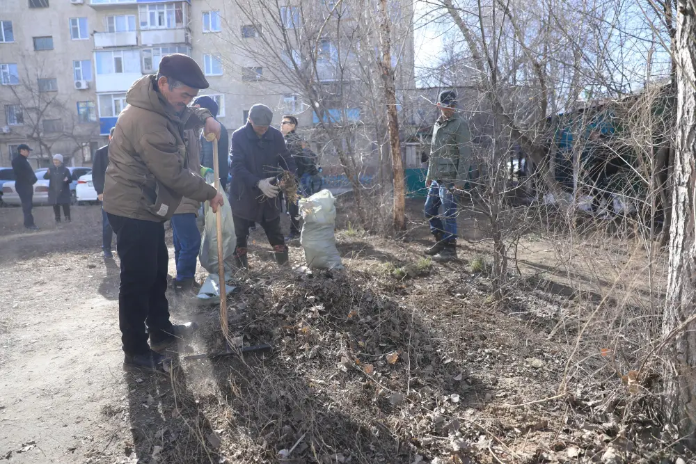 Субботник в Актобе: аким области ознакомился с ходом работ по благоустройству (2)