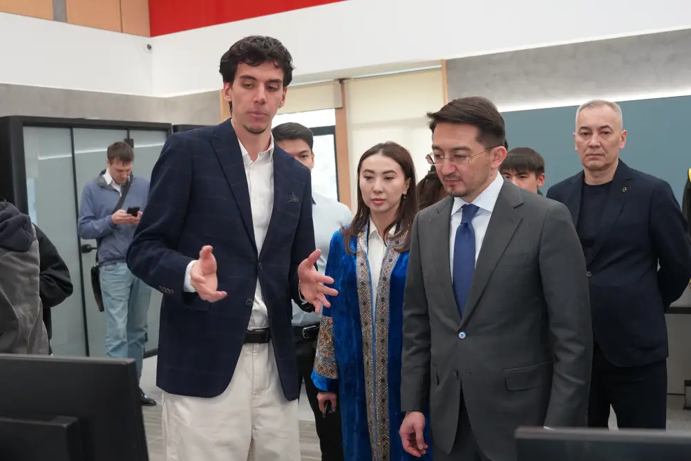 От Apple Store в госуслугах до кранейшего AI Хаба, как развиваются технологии в Алматы (4)