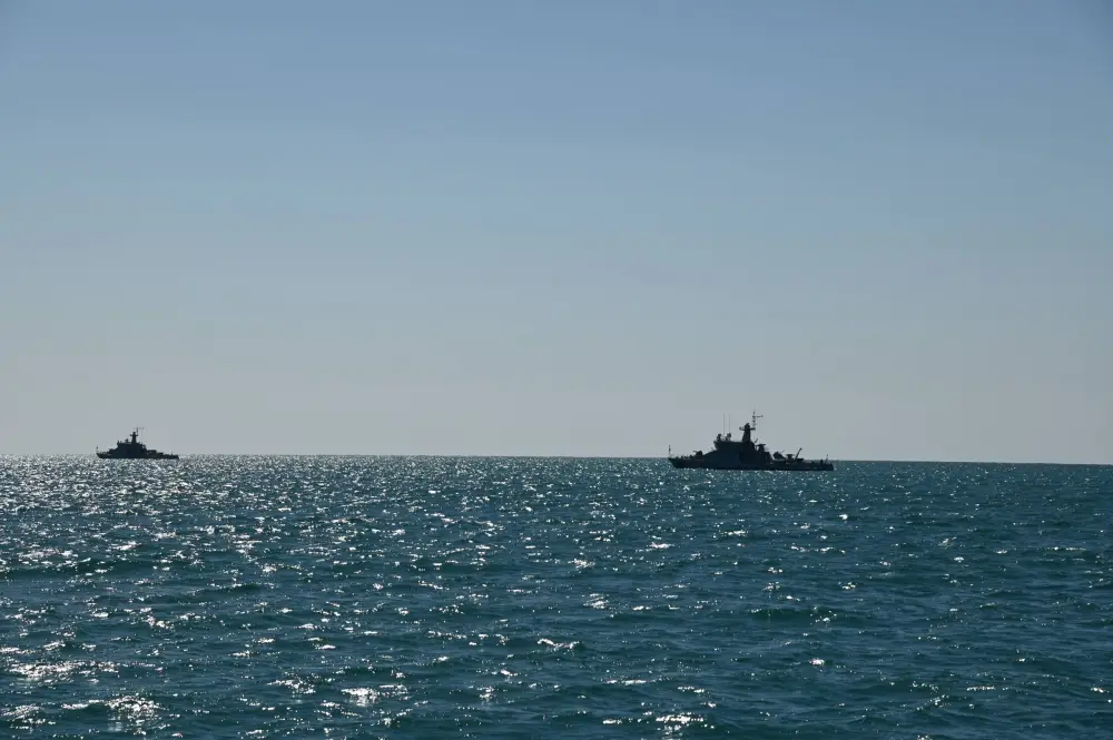 Военно-морские силы Казахстана отработали задачи в Каспийском море (4)