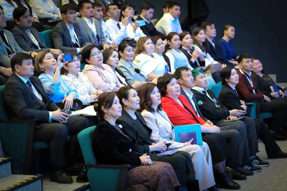 В Астане проходит республиканский методический интенсив для сельских учителей (4)