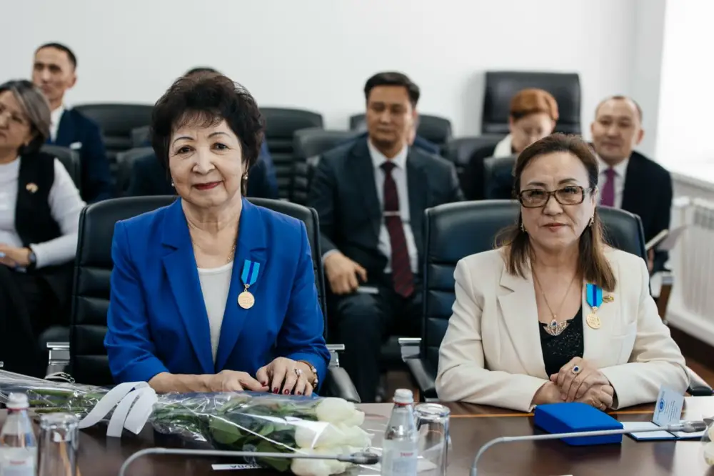 В Атырау вручили государственные награды (9)