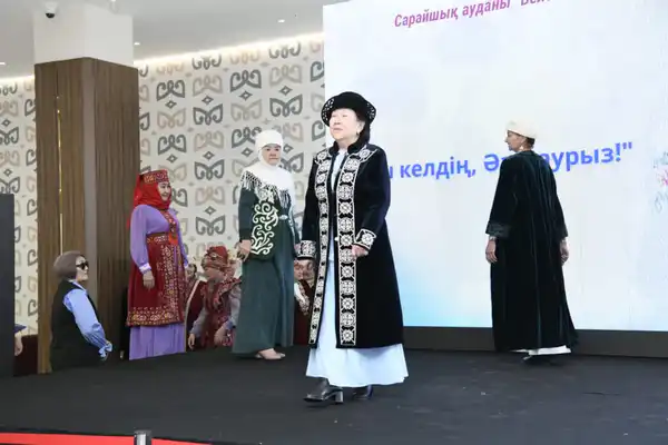 В Астане пенсионеры провели показ национальной одежды (4)