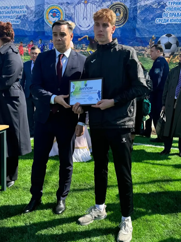 Артур Ластаев участникам турнира по мини-футболу: Это путь спорта и активной жизни (3)